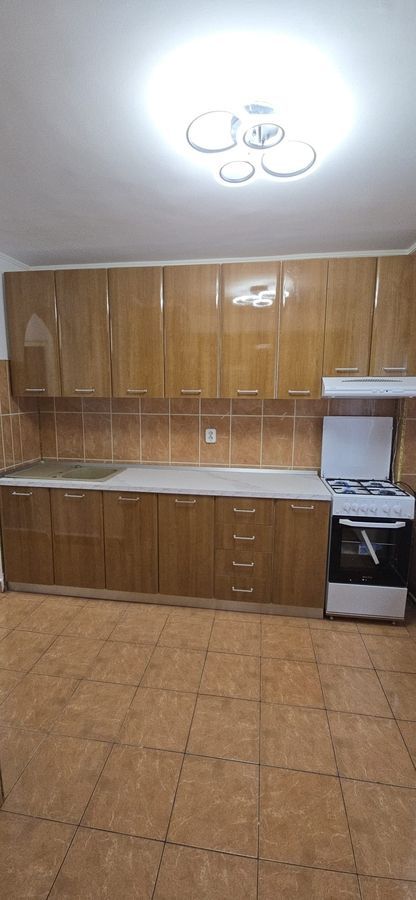 Garsonieră spațioasă 45 mp, etaj intermediar, mobilată, Basarabia - Poză 3