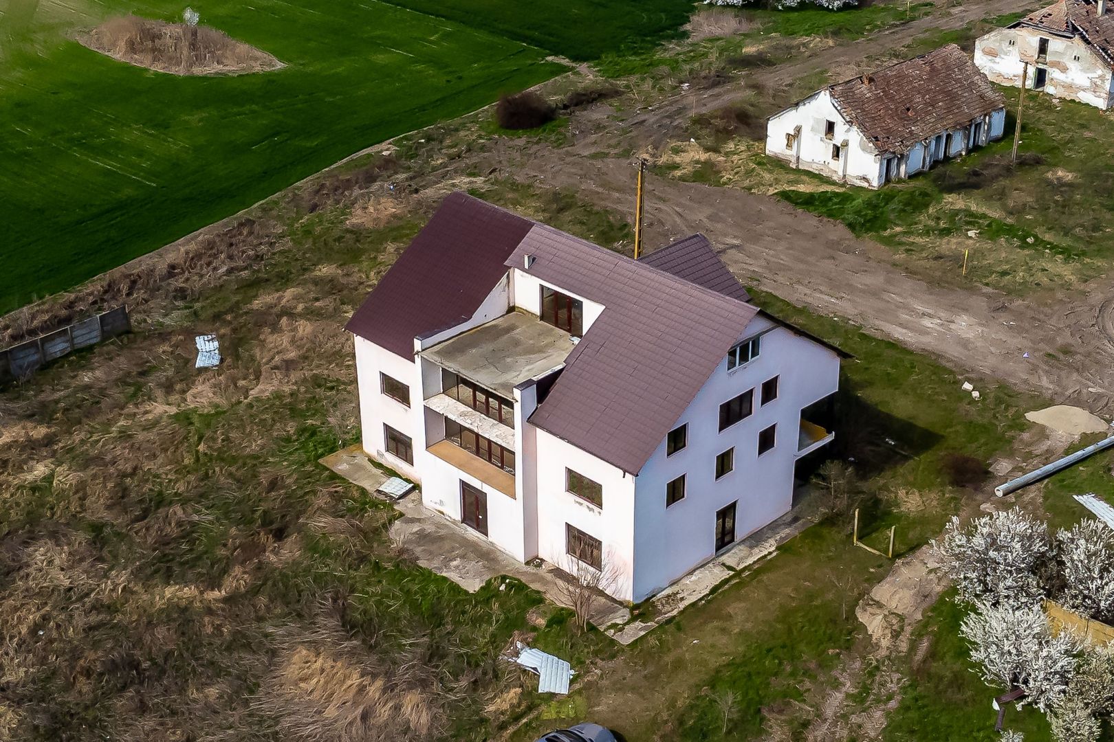 Clădire tip birouri/casă persoane vârstnice cu 3445 mp teren - Poză 1