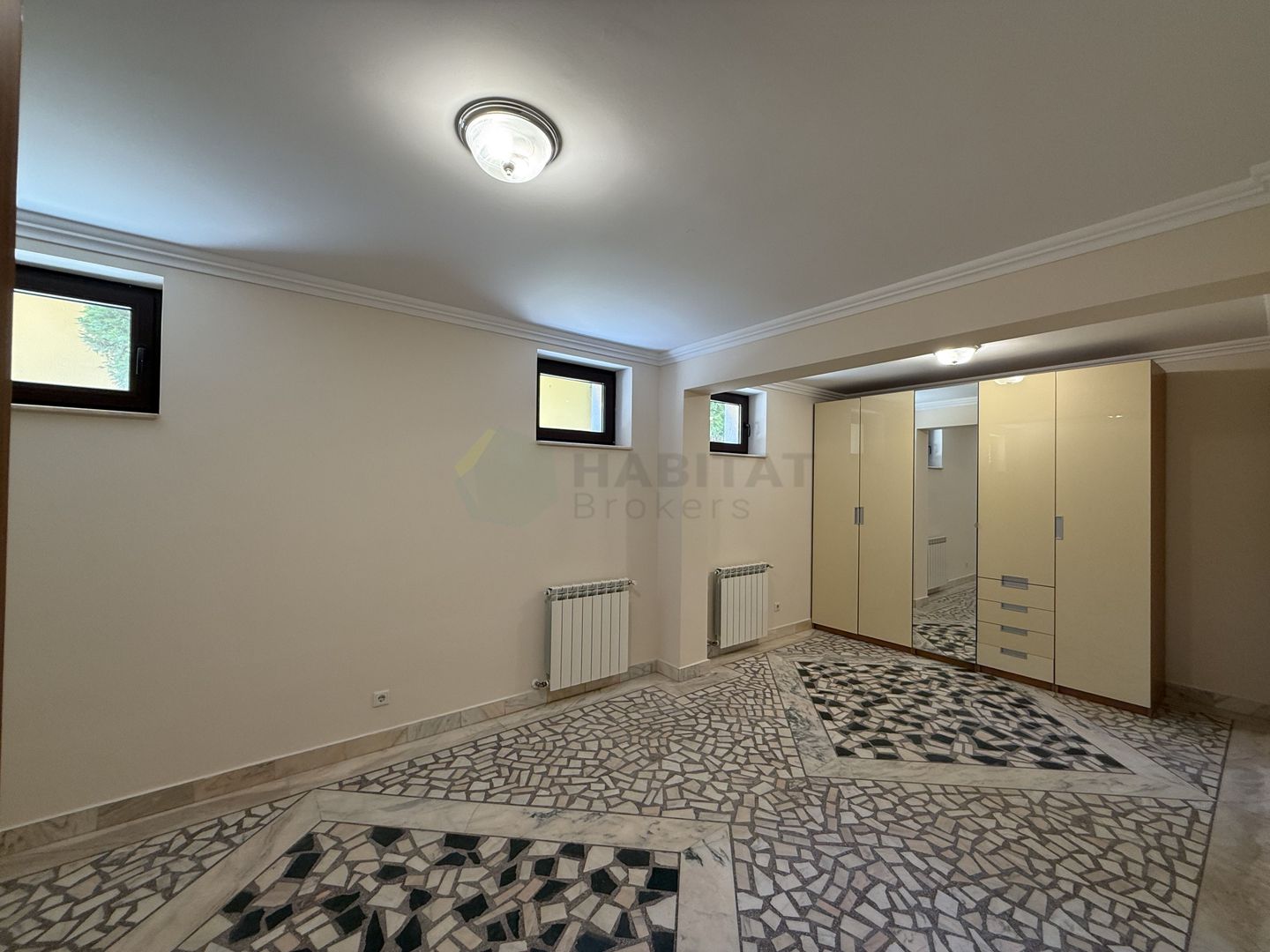 Vila 9 camere cu piscina si teren de 1.000 mp - Poză 32