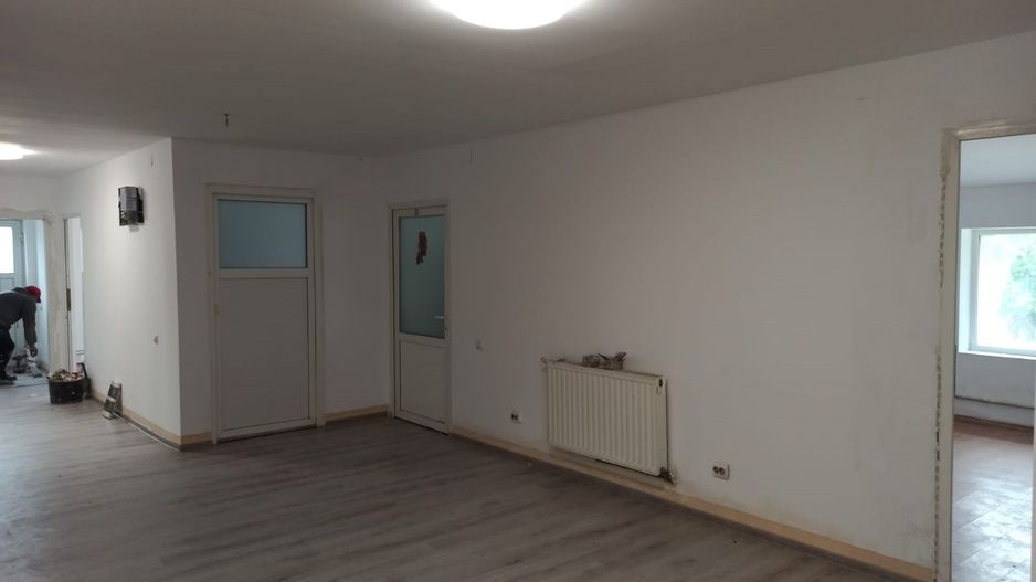 Spatiu, supr 11 mp, 1 minut metrou, pentru birou/cursuri/ateliere - Poză 1