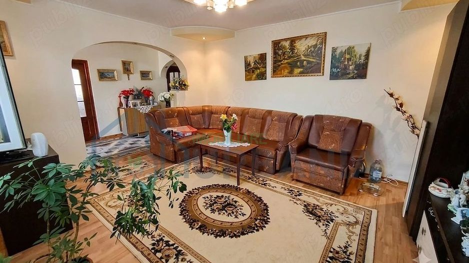 Casă spațioasă de vânzare, 220 mp, teren 700 mp, Horpaz – ideală pentru două familii - Poză 1
