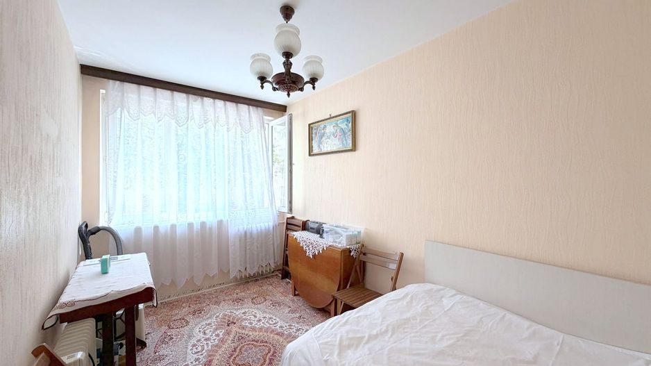 Apartament 3 camere  Etaj 2/4 | Metrou Costin Georgian - Poză 4