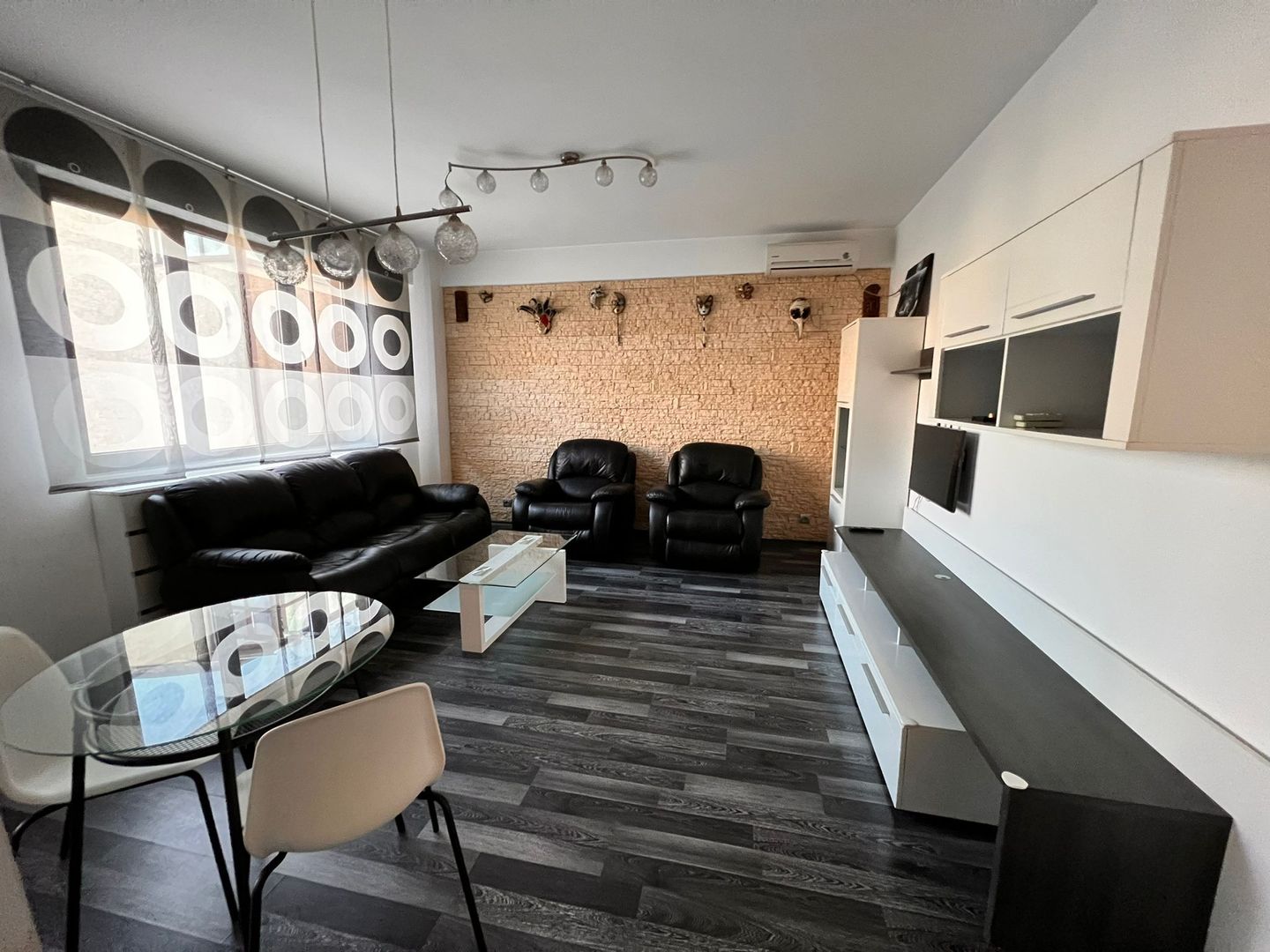 Apartament 2 camere Jiului | Cofetăria Cafina - Poză 1