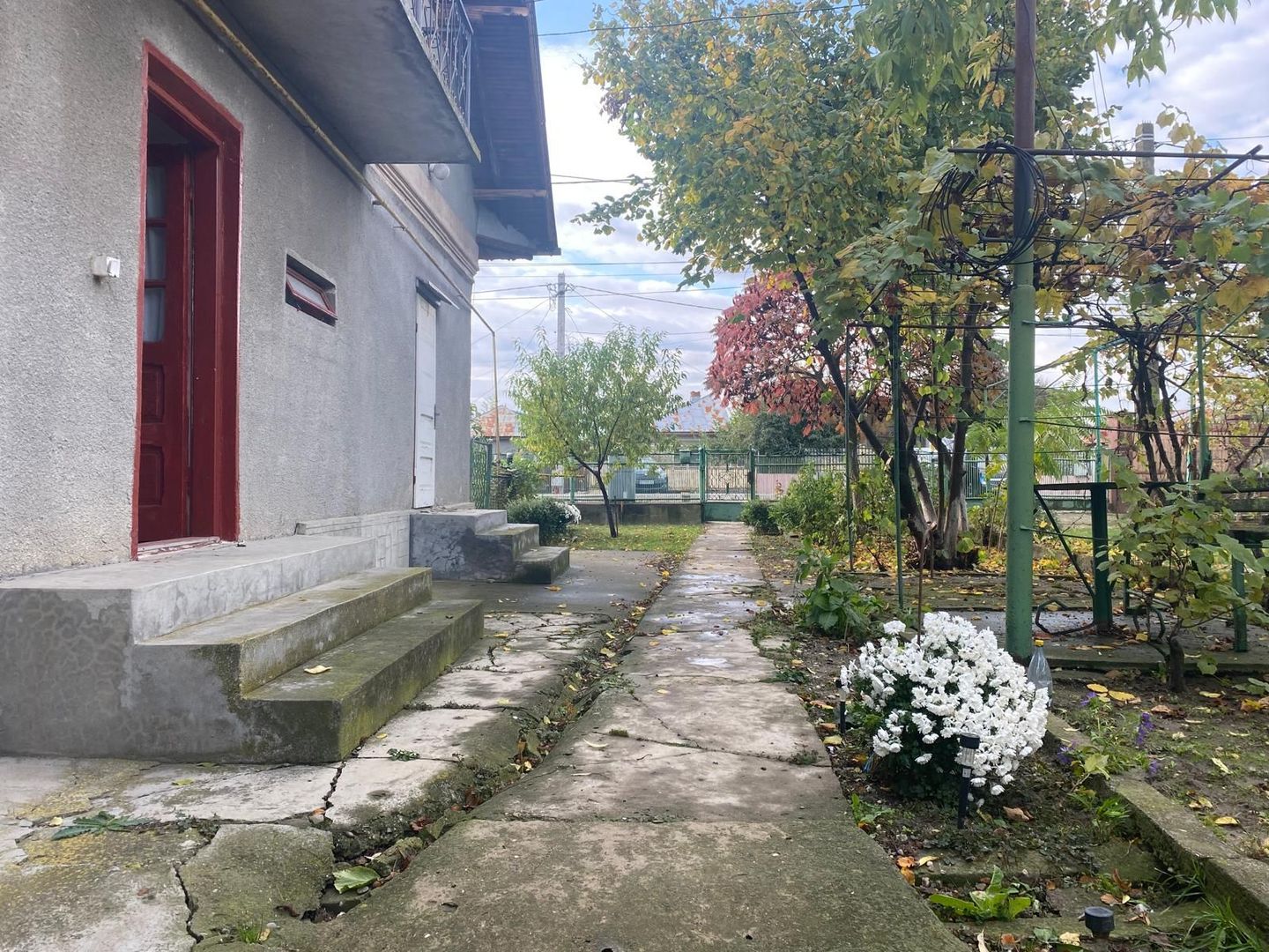 Vanzare casă cu teren generos în Săcueni, la 15 minute de Târgoviște - Poză 3