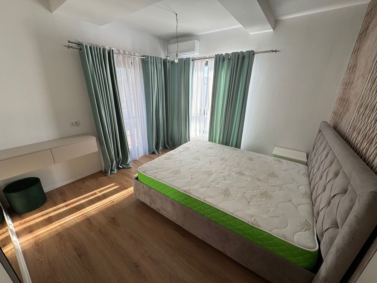Apartament LUX 3 camere si CURTE Mega 23 august - Poză 3