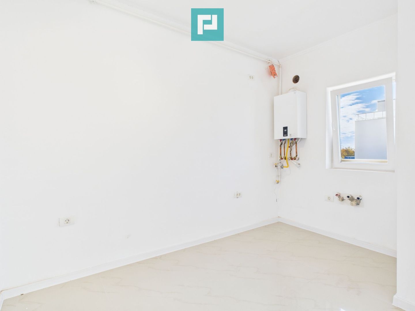 Apartament trei camere Torontalului - Poză 2