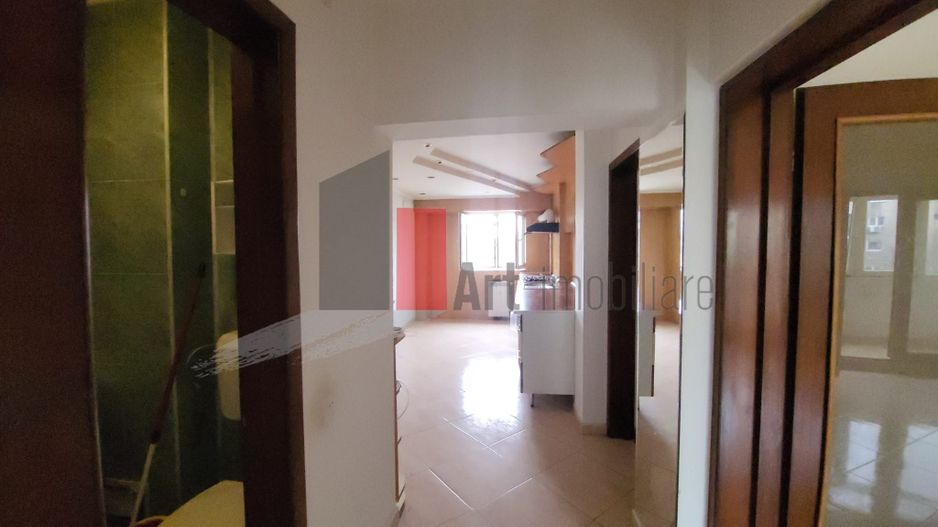 Apartament 3 camere decomandat - Poză 9