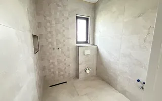 Casa de vanzare, 4 camere, zona Nord, Utrafinisata!!! - Poză 14