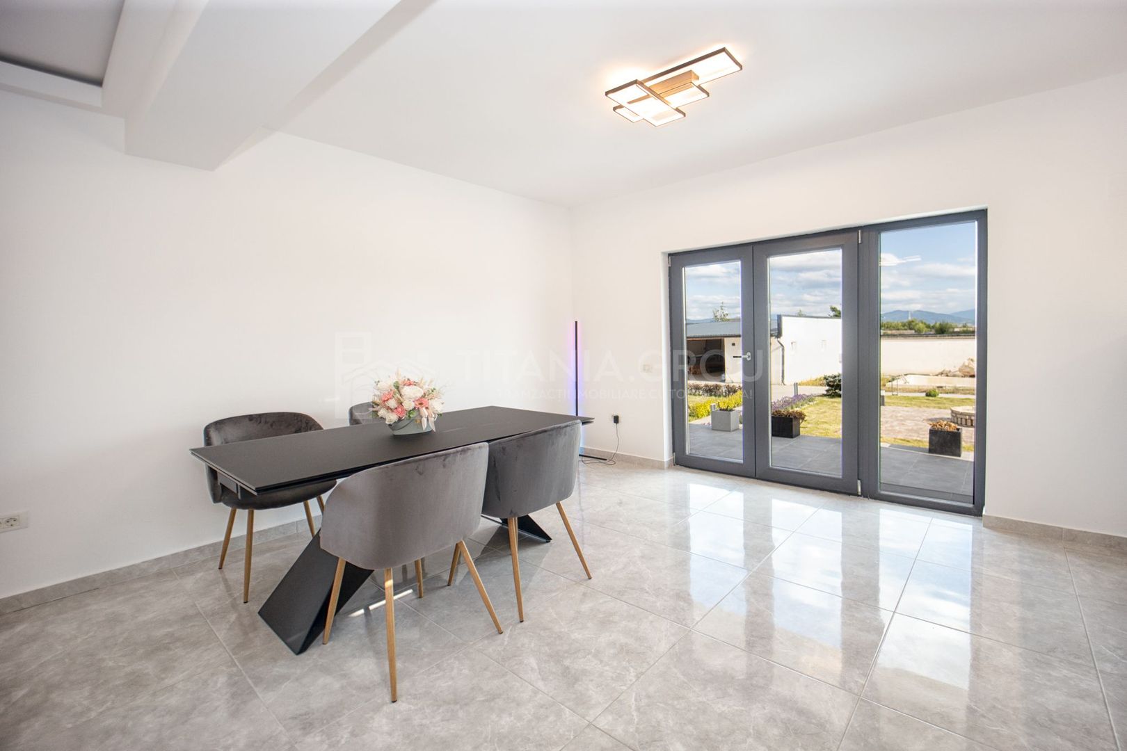 Prestigiu si eleganta! Proprietate de LUX, cu garaj si piscina -Harman - Poză 13