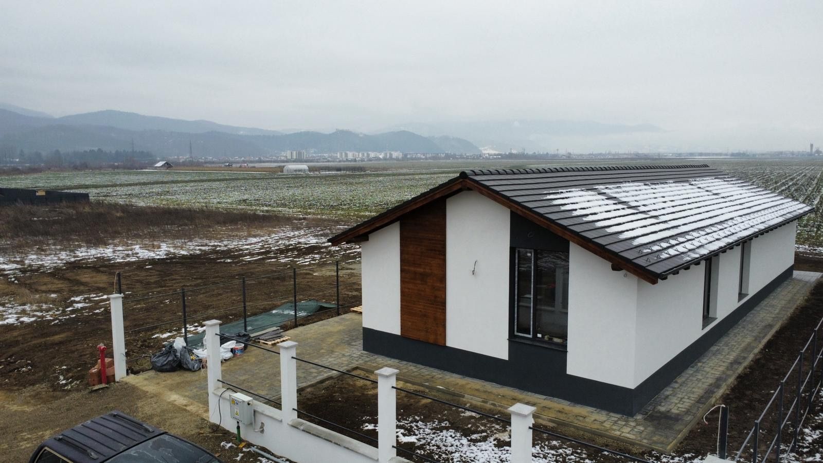 🏡 Casă deosebită de vânzare în Cristian - Poză 1