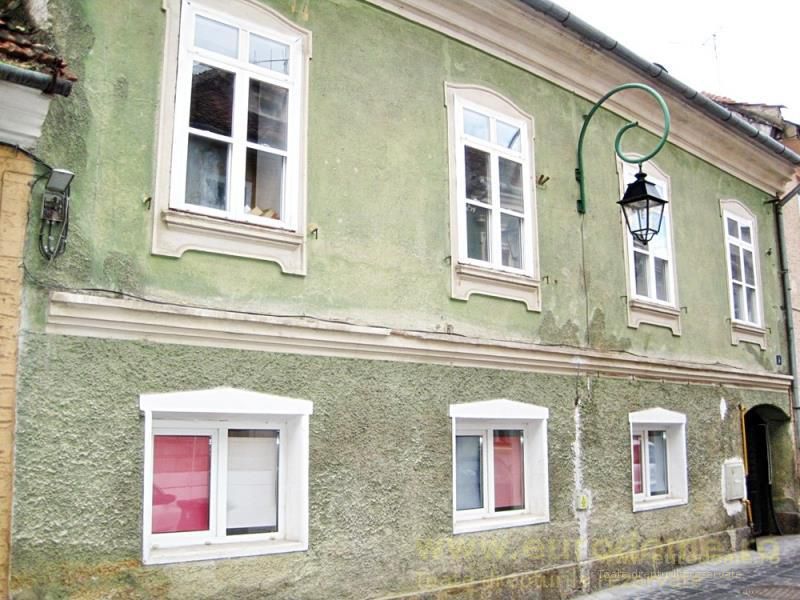 Casa cu teren de 256mp in centrul istoric al Brasovului - Poză 1