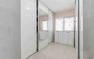Apartament spațios cu 4 camere - renovat modern, mobilat și utilat - Poză 13