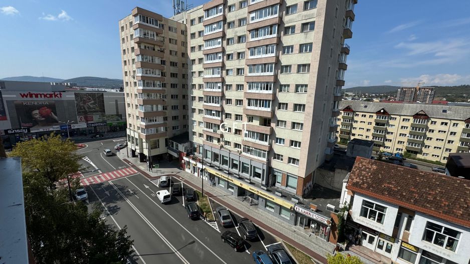 Apartament 3 camere, zona centrala - Poză 1