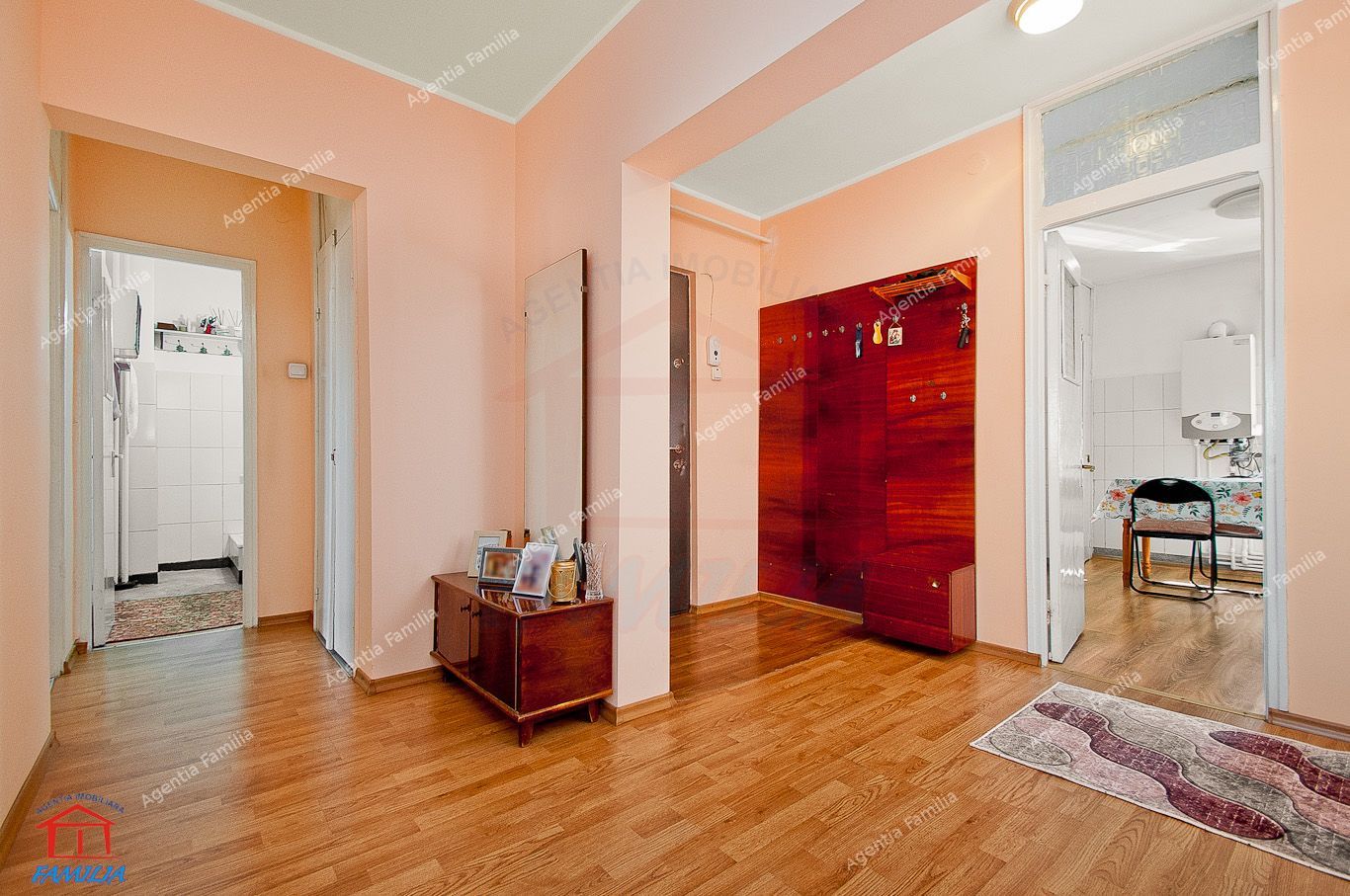 Vand/schimb apartament 4 camere, Micro 17, 98 mp, 120.000 EURO - Poză 2