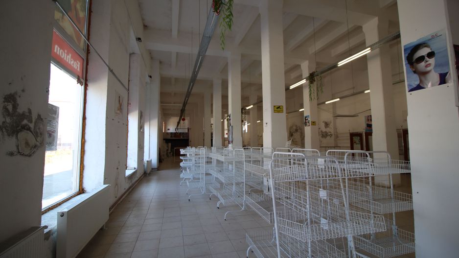 Spatiu comercial tip hala - zona semicentrala - Poză 23