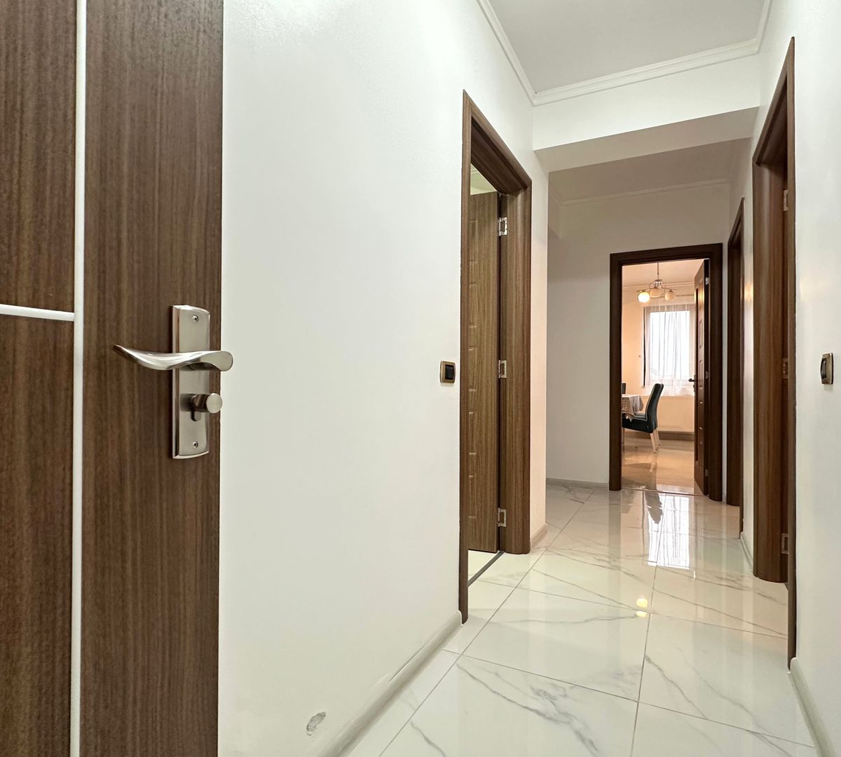 Vând apartament 3 camere 3 minute de Coresi complex ISARAN - Poză 18