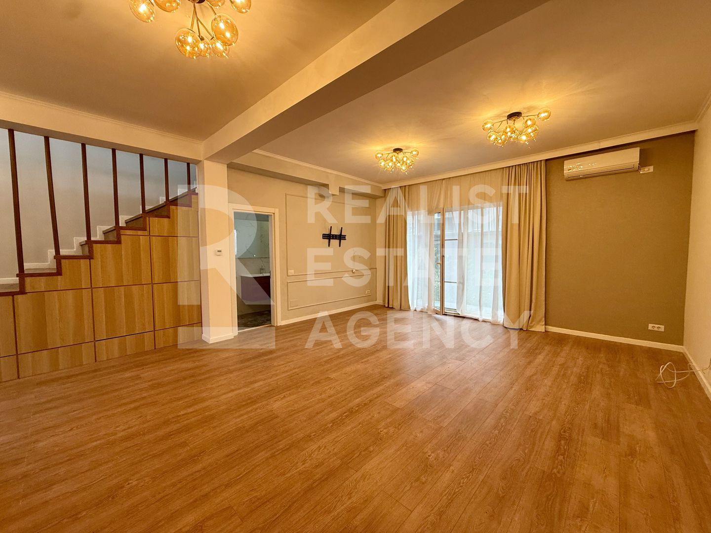 Vila individuală | Tunari | Gradina | Garaj - Poză 5