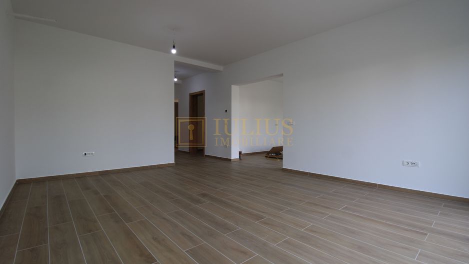 Casa zona Lunei, 5 camere + 3 bai, centrala proprie, rezidential sau birouri ! - Poză 10