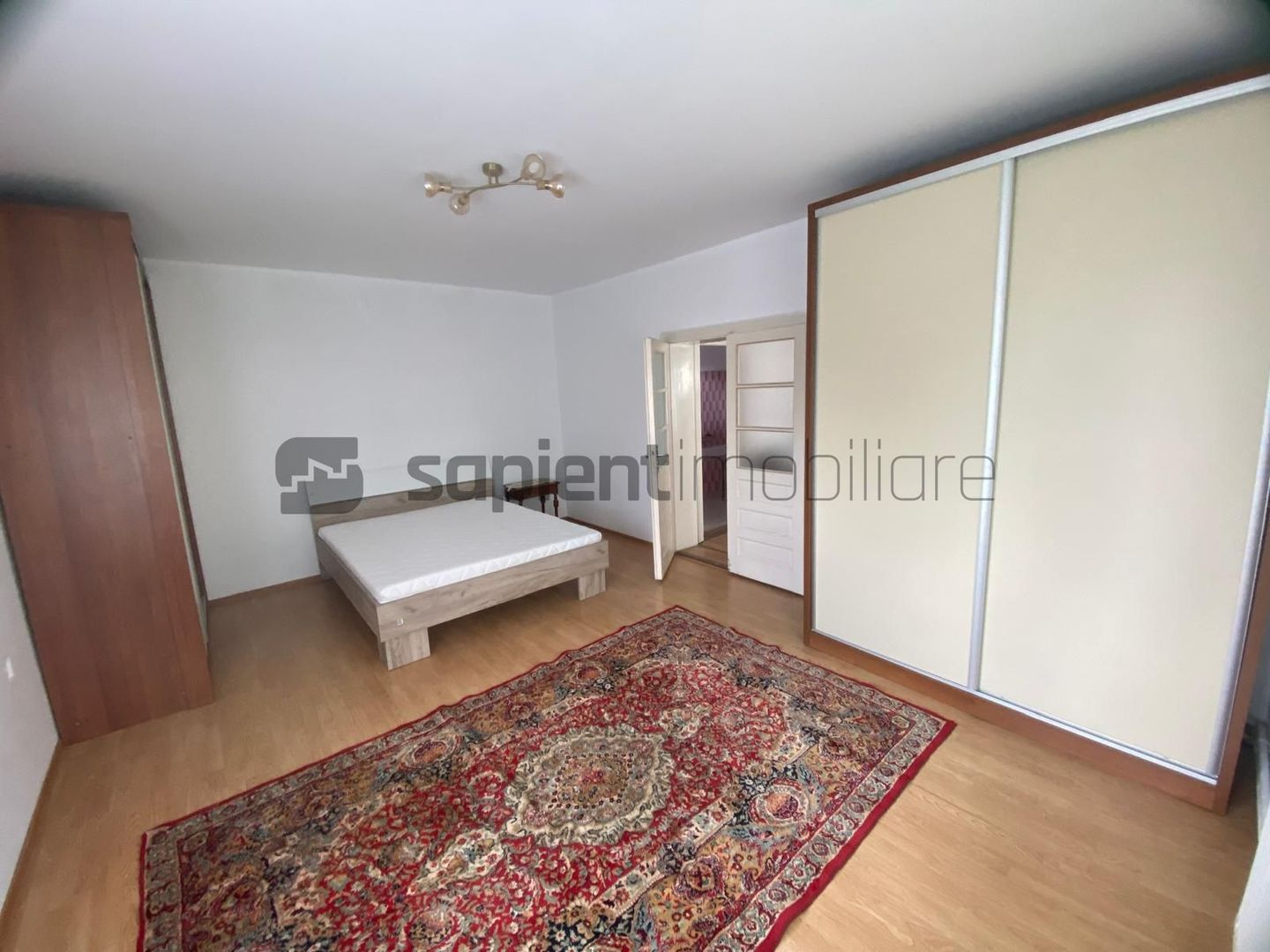 Apartament 3 camere zona centrala - Poză 2