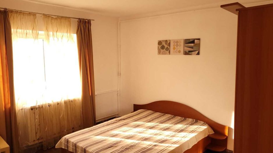 Apartament 4 camere de inchiriat - Eroii Revolutiei Sura Mare - Poză 2