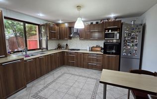 Casa de vanzare 6 camere- Voluntari