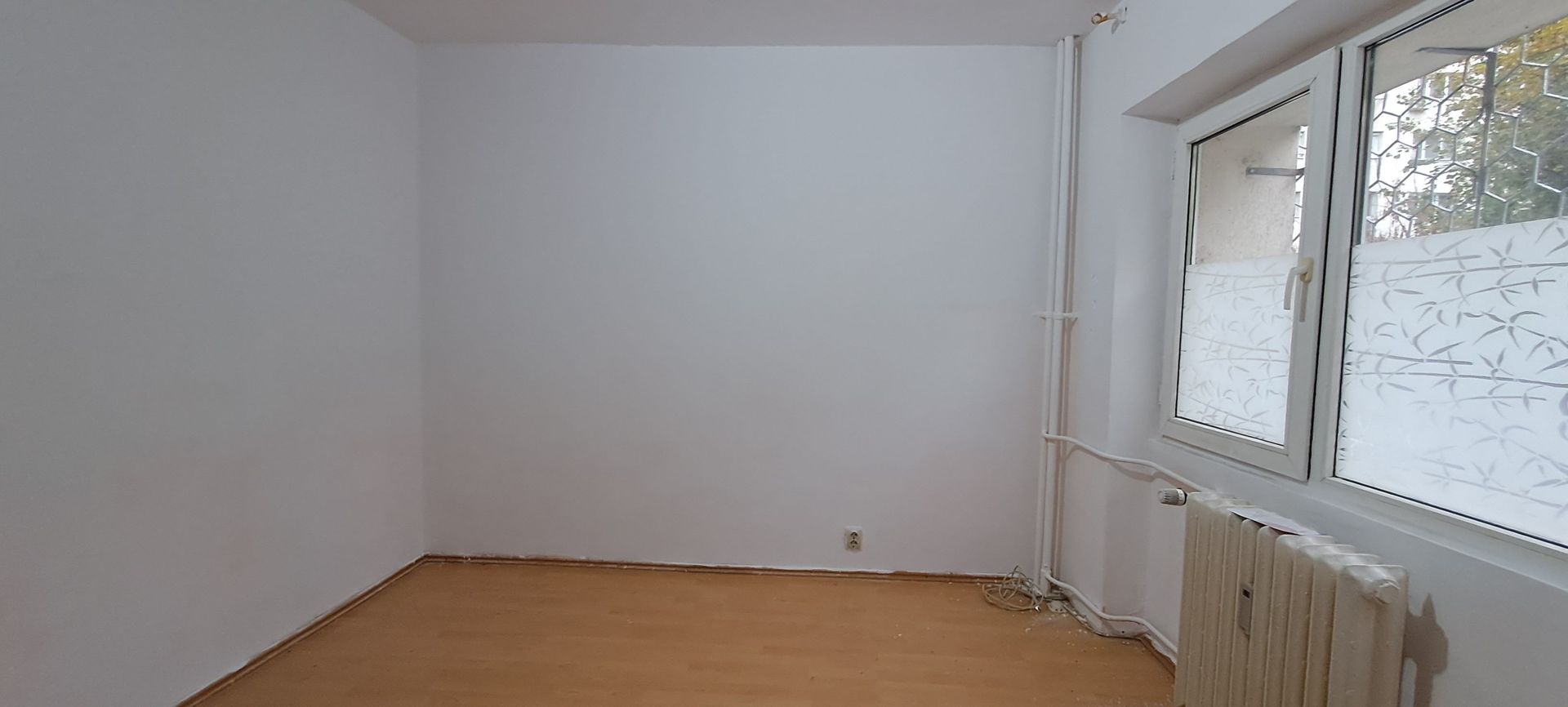 Apartament 3 camere Pantelimon, bloc reabilitat, statii stb si metrou - Poză 9