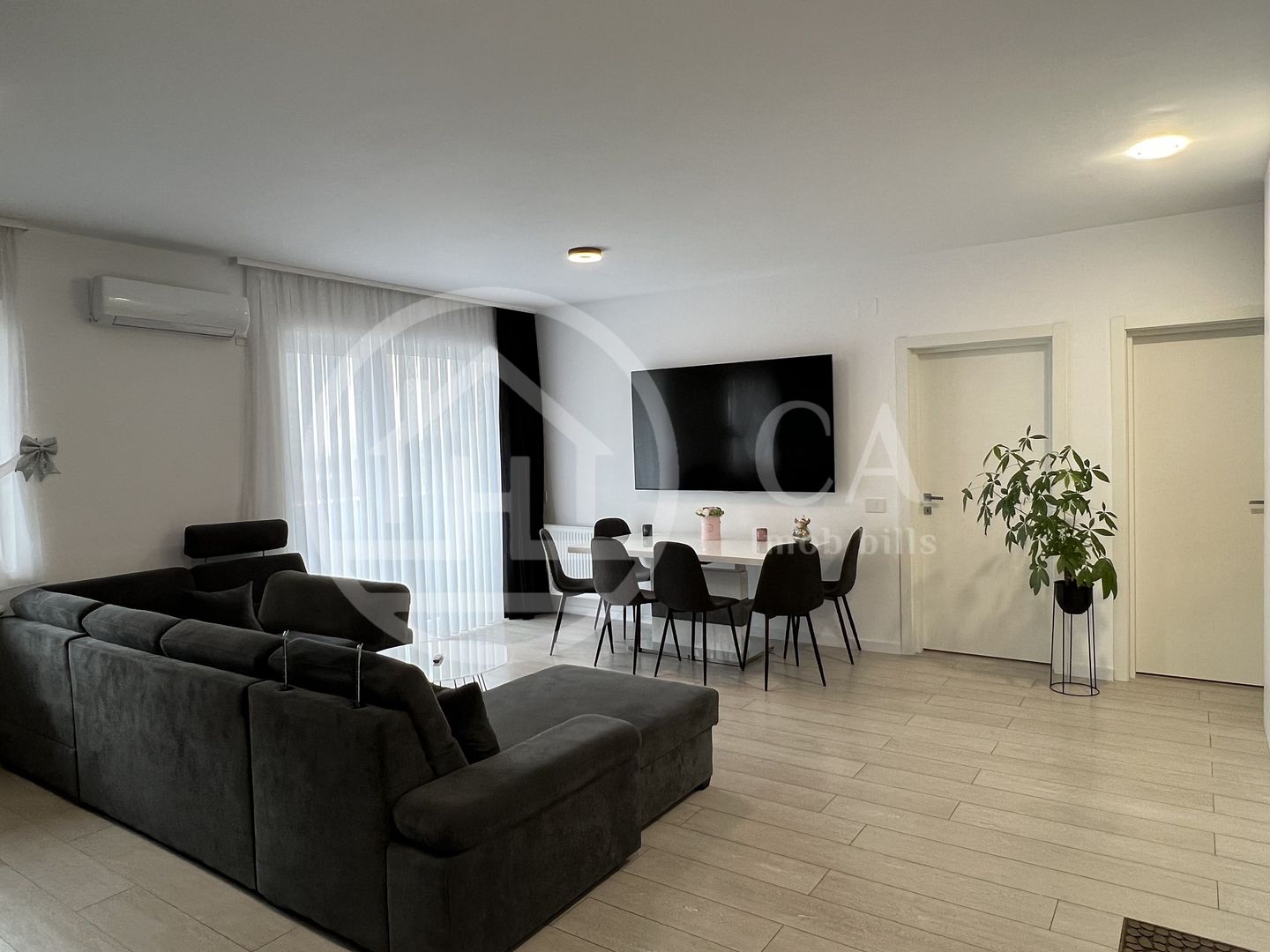 Apartament lux cu 3 camere de vanzare in zona Nufarul Oradea - Poză 1