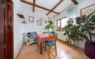 Pensiune de vânzare în Râșnov | 14 camere | 427 mp - Poză 9