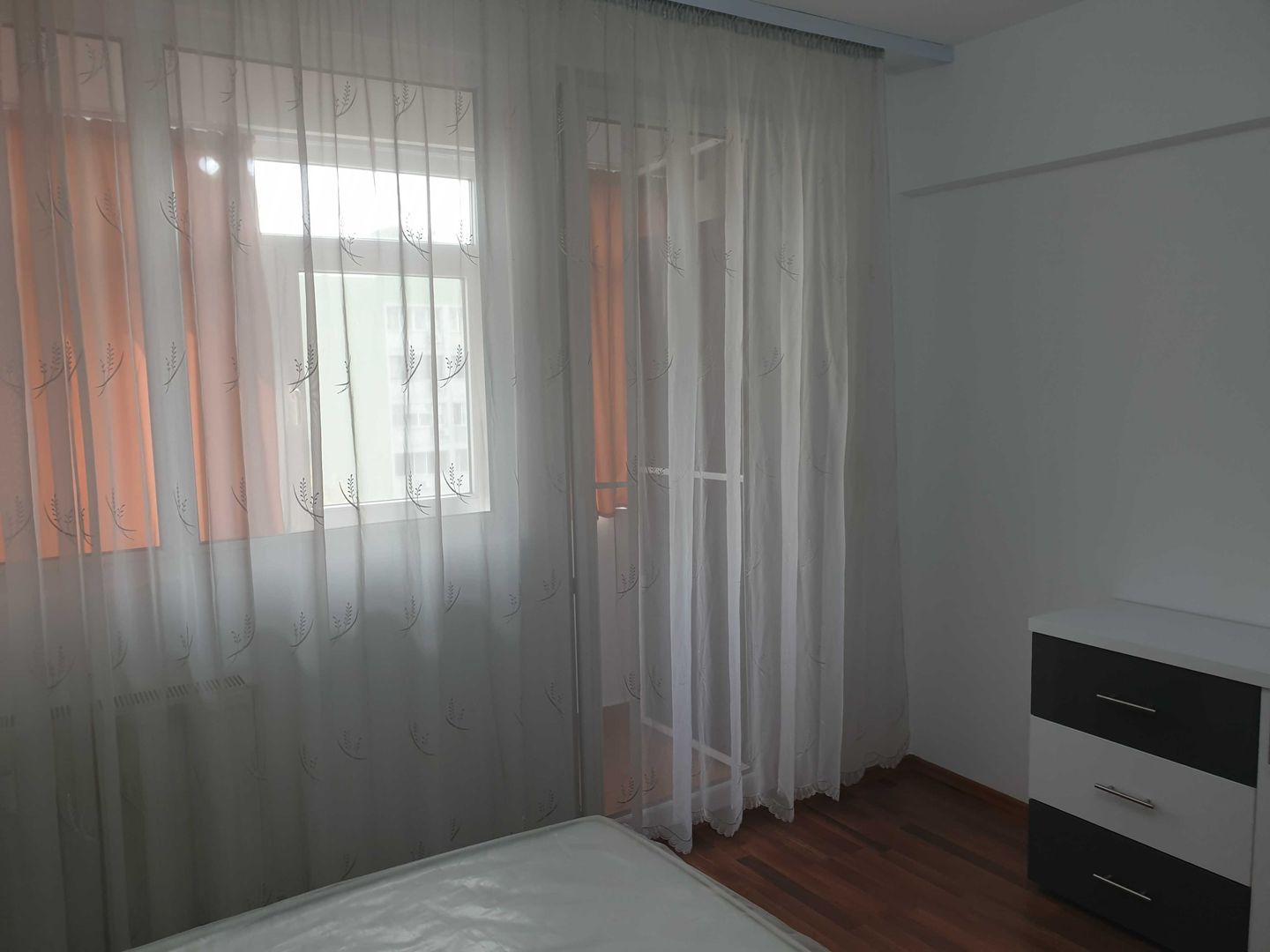 Apartament 2 camere ultracentral, mobilat modern, balcon închis - Poză 4