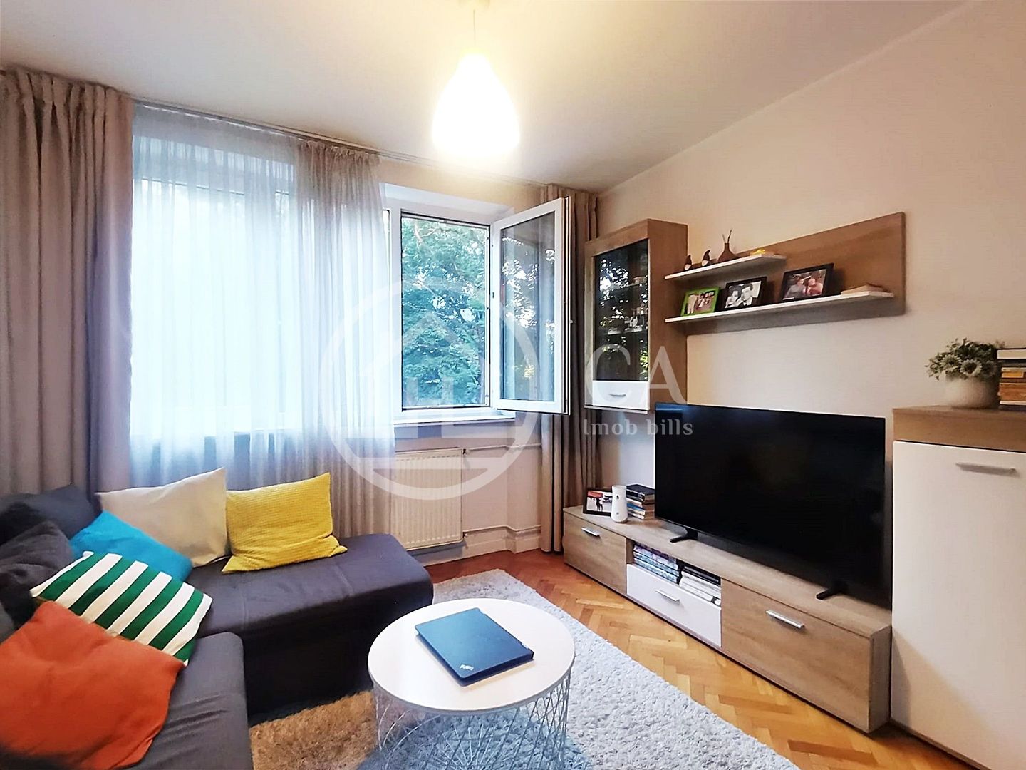 Apartament de vânzare cu 4 camere în zona Iosia, Oradea - Poză 1