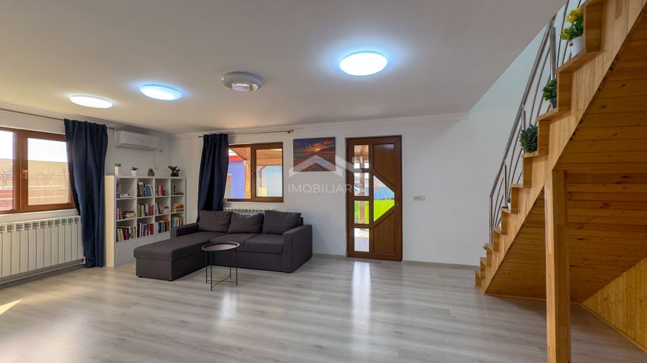 Casă modernă cu 5 camere, garaj și curte mare, mobilată in Corbu - Poză 11