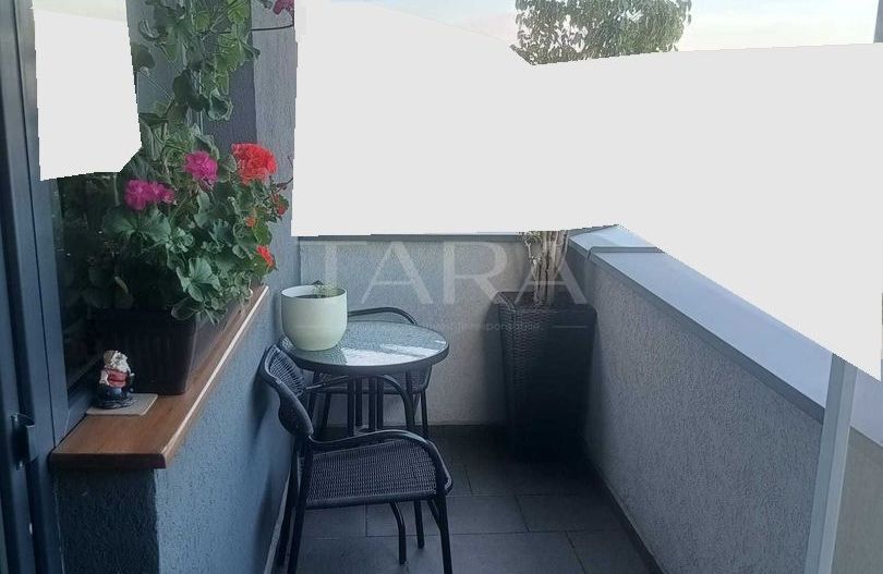 Apartament 2 camere, 50 mp + logie, renovat, parcare cu CF. - Poză 8