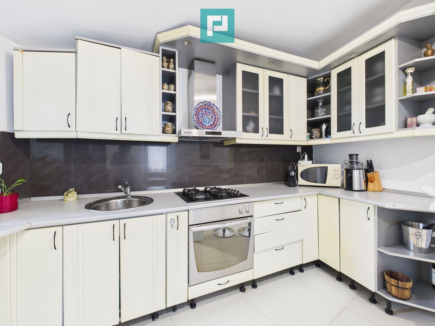 Apartament cu 2 camere și terasă generoasă - Poză 9