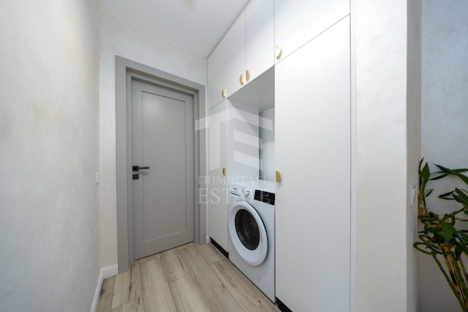 Coresi-Penthouse 3 camere +loc de parcare subteran 203mp - Poză 12