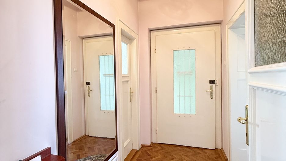 Apartament mobilat si utilat complet, zona centrala, 4 camere, 2 bai - Poză 5