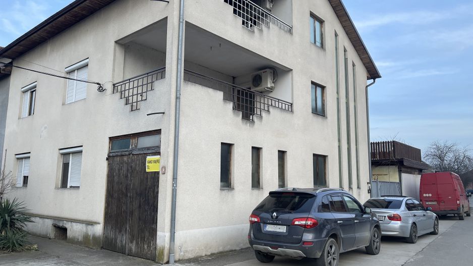 Casa S+P+E+M | 605 mp utili | 10 camere | 3 bucatarii | 4 bai | 3 terase | Garaj - Poză 1