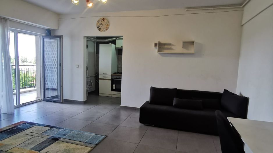 Garsoniera spatioasa mobilata si utilata - Poză 6
