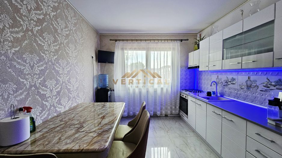Vila 6 camere la intrare in Dobreni - Poză 4