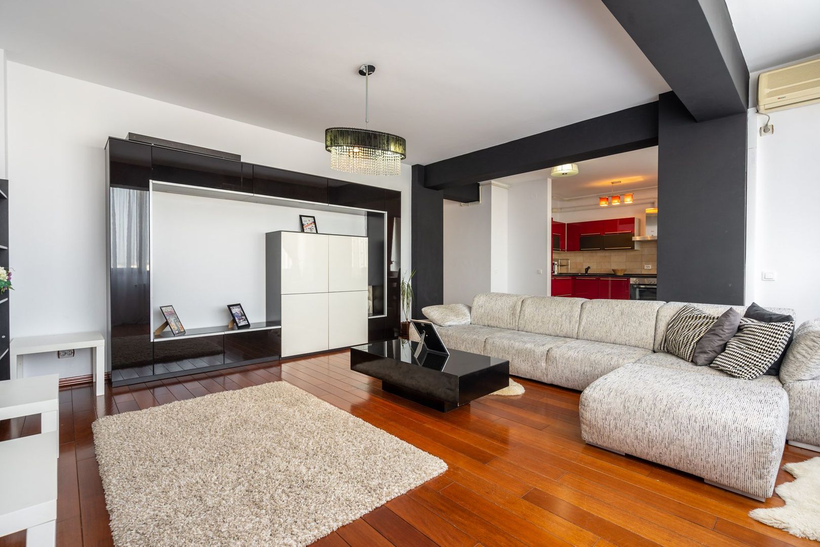 COMISION 0% - Apt 2 camere 85mp utili, etaj 8/11, finisaje superioare, bloc 2008 - Poză 2