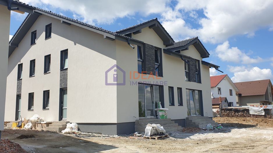 Casa tip quadruplex cu 4 camere in Calea Cisnadiei, zona Casa de Apa - Poză 3
