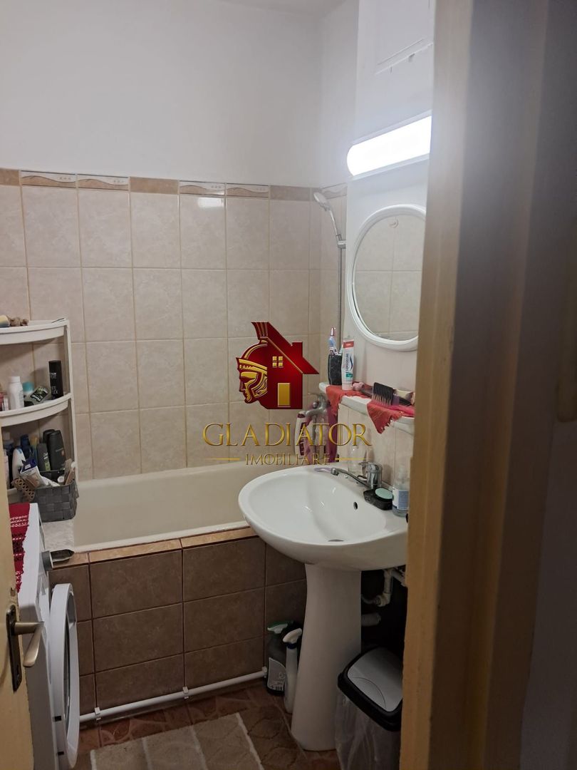 Apartament 3 camere, decomandat, zona Gara Iasi, la bulevard, nu rata - Poză 4