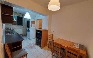 Apartament renovat tip mansarda pivnita si parcare privata in Strand - Poză 9