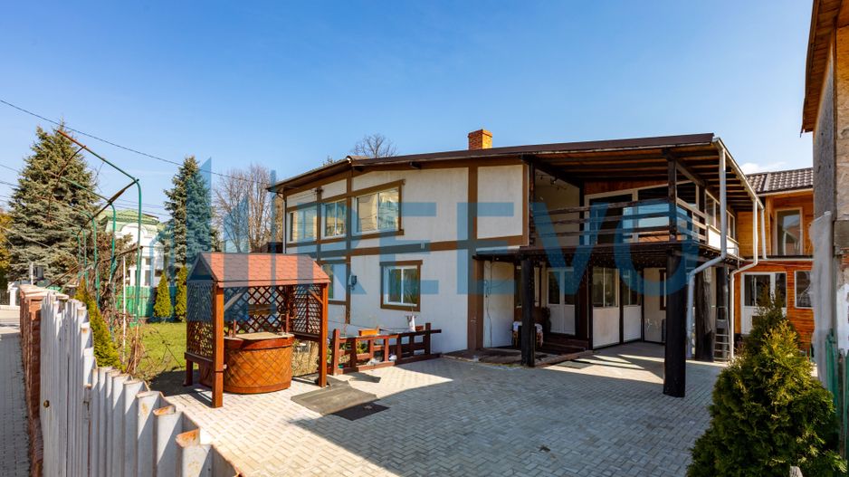 Clădire și teren de investiție, central Roman - Poză 1