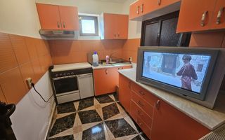 Casă de vânzare în Golești – locație excelentă lângă muzeu - Poză 4