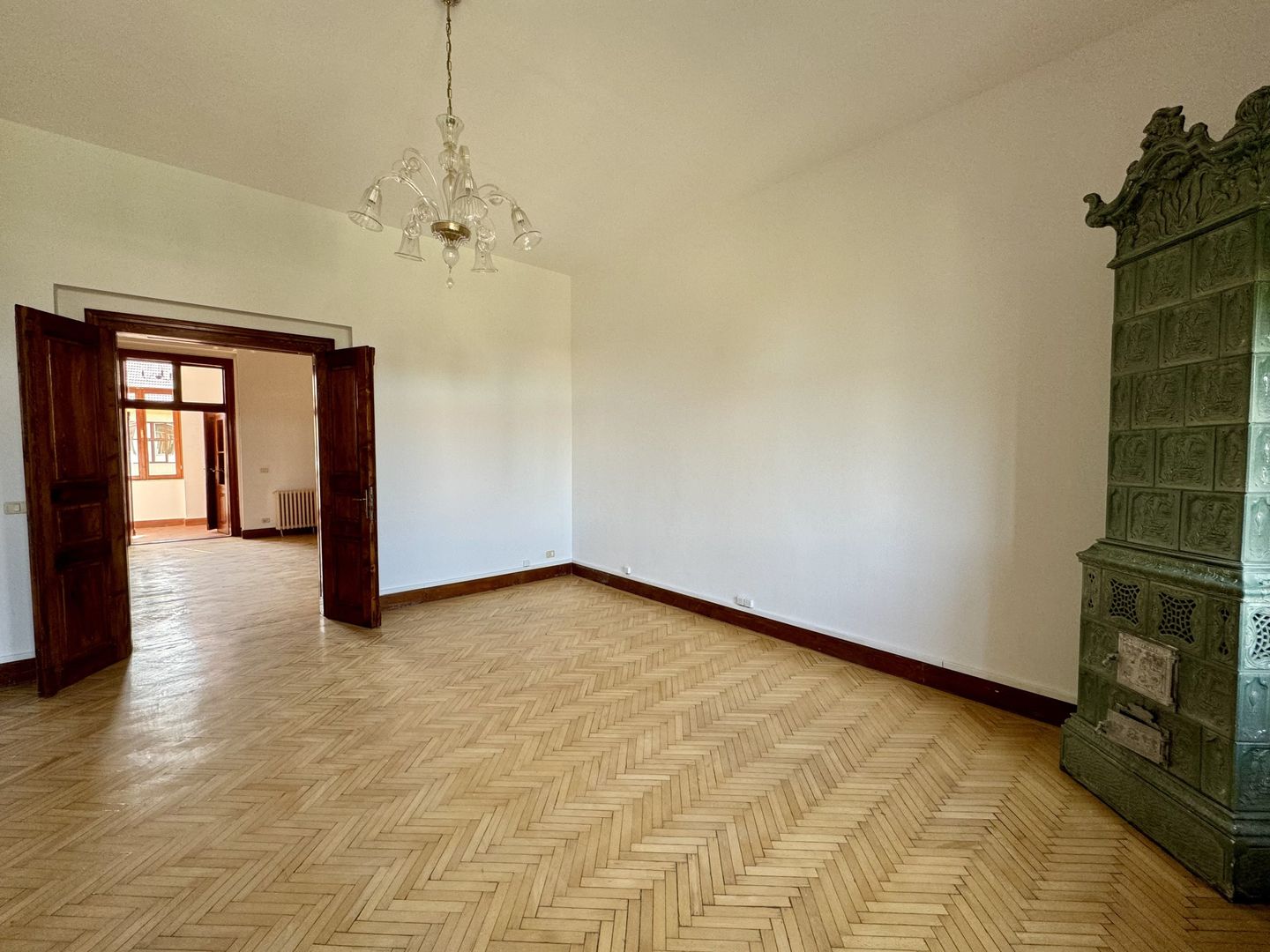 Apartament in clădire istorică P-ta Plevnei cu vedere parc - Poză 5
