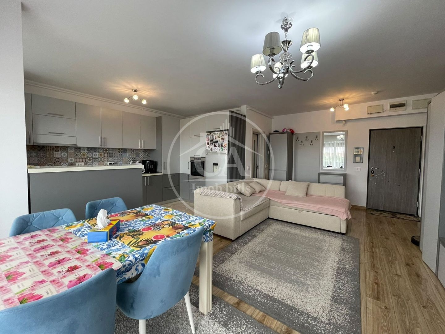 Apartament de vanzare cu 3 camere în zona Calea Aradului, Oradea - Poză 2