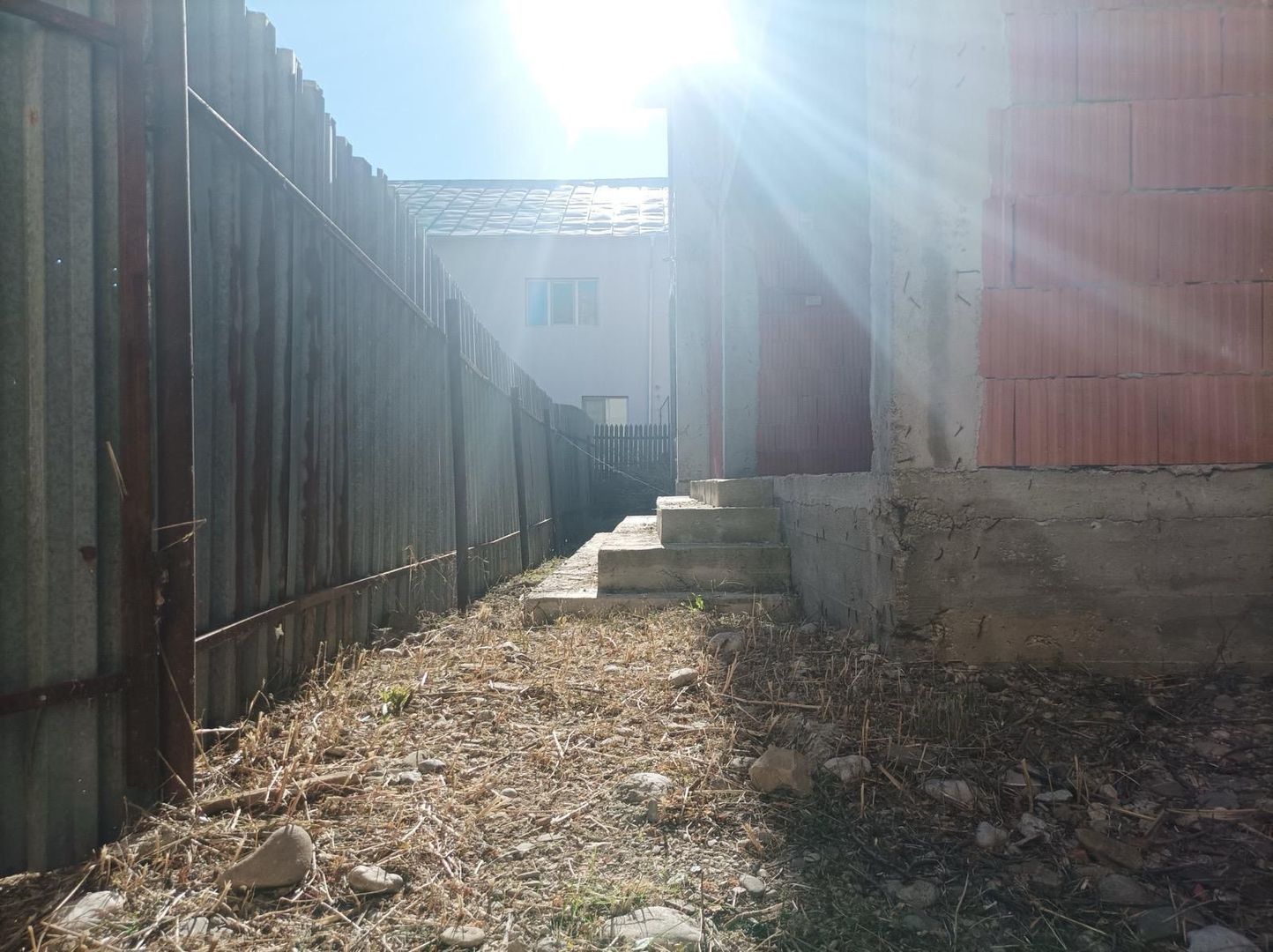 Aproape de oraș! Vânzare casă cu 5 camere în Ulmi! - Poză 5
