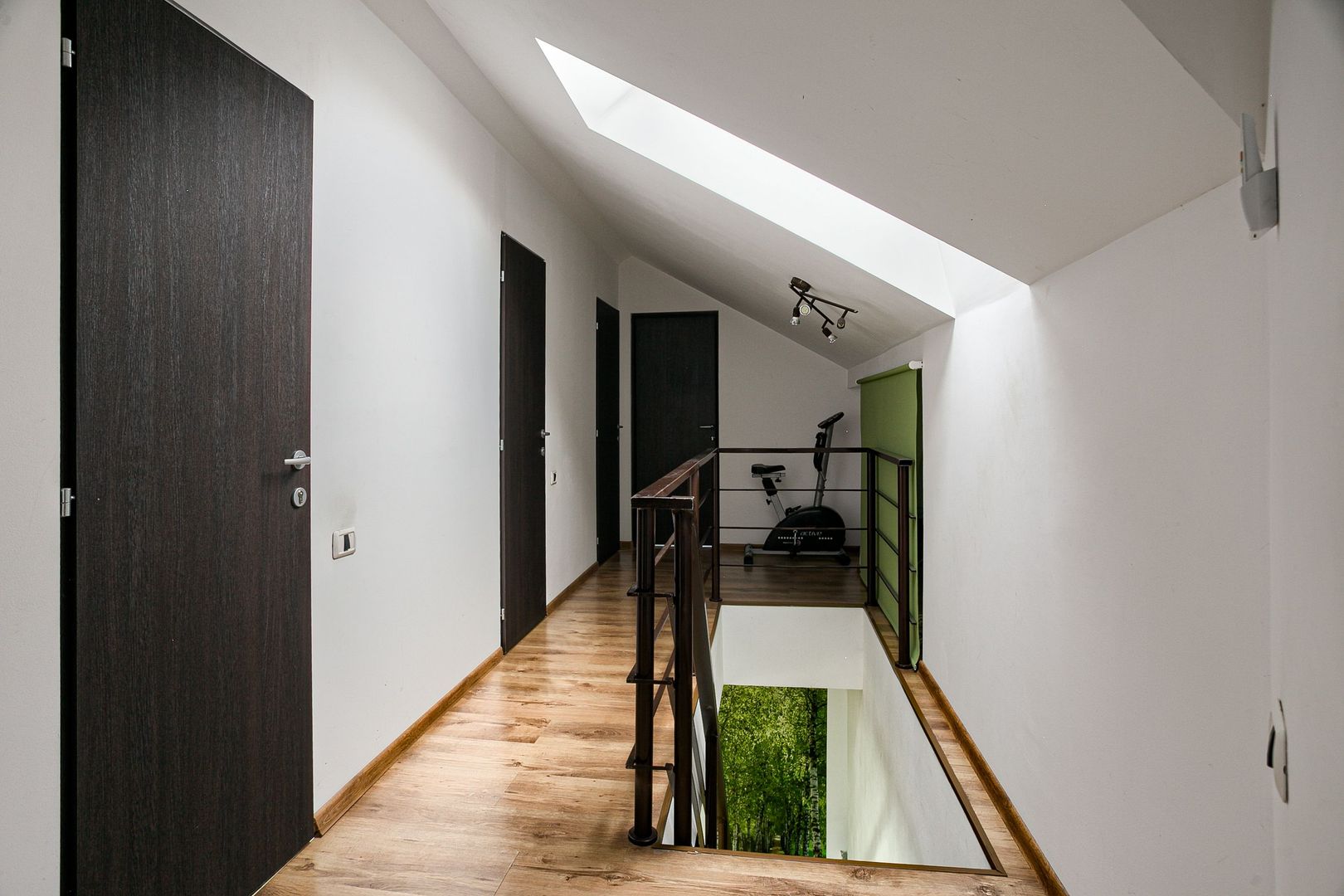 PROPRIETATE VÂNDUTĂ Apartament tip Penthouse în spate la Ziridava - Poză 8