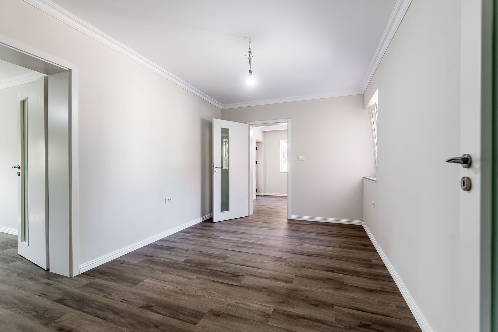 Casă gata de mutat în Aradul Nou, renovată complet (2026) - Poză 16