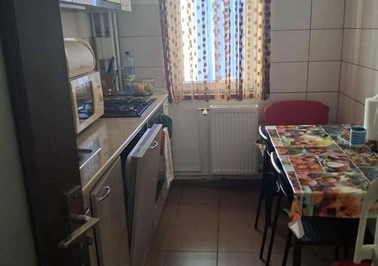 Închiriez Apartament cu 3 camere, centrala proprie, prima închiriere, lângă Obor - Poză 1